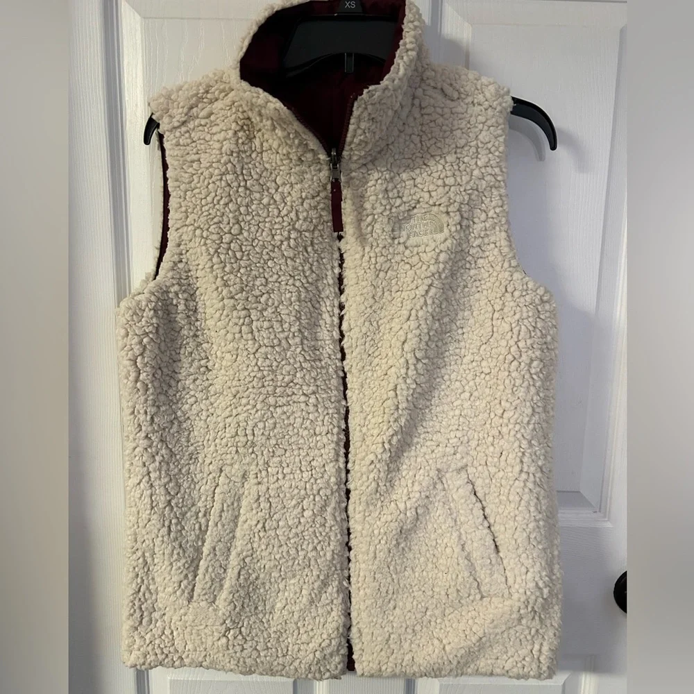 The North Face Merriewood Reversible Vest Women’s Small Maroon Sherpa - Picture 6 of 14